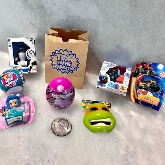 Zuru Assorted Miniature Toys Playset Bundle of 8 Collectibles Mini Brand - Picture 1 of 3